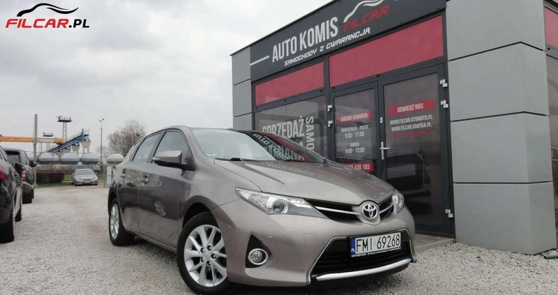 Toyota Auris cena 49990 przebieg: 61000, rok produkcji 2012 z Nowe Miasto nad Pilicą małe 232